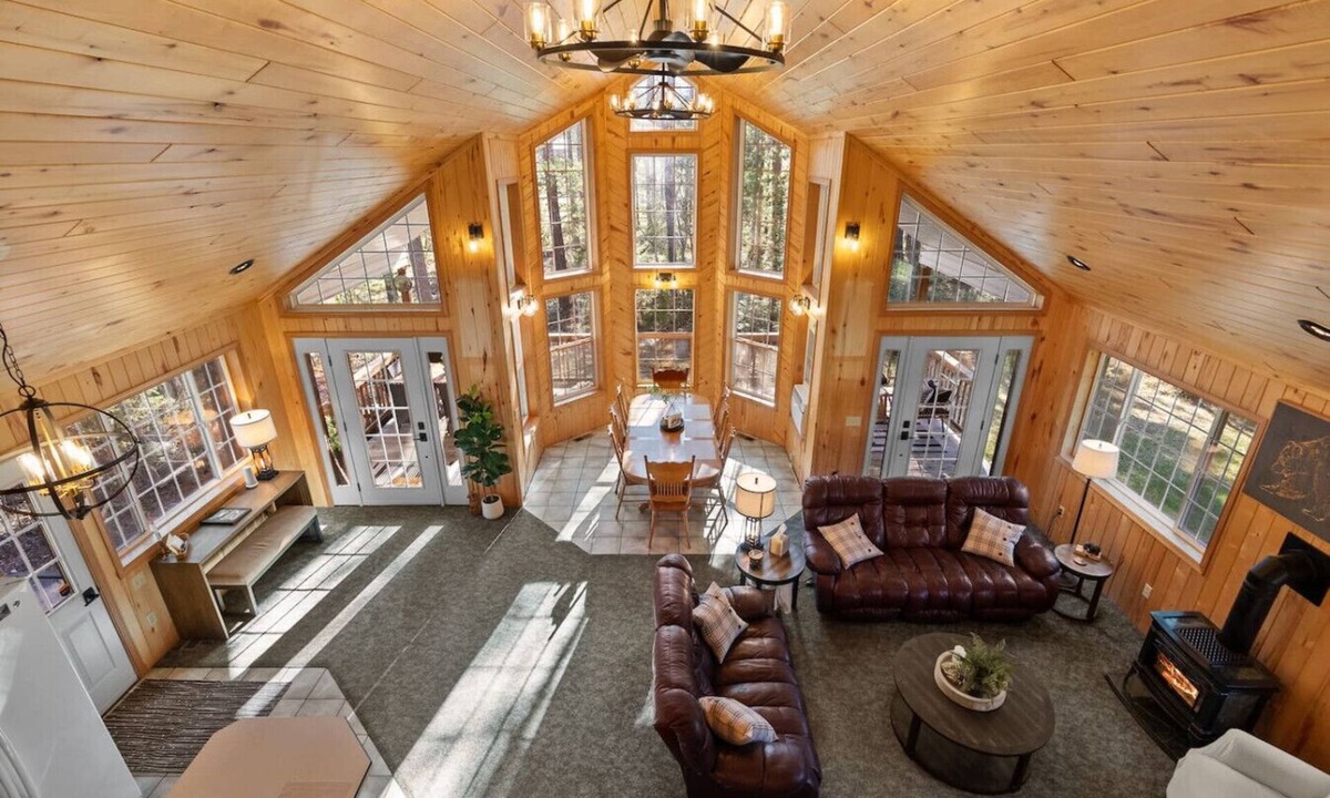 Coram House | Perfect Family Getaway* Large Dining Table