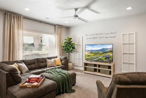 Saline County House | Perfect Family Getaway with Pool, Lazy River & Gym