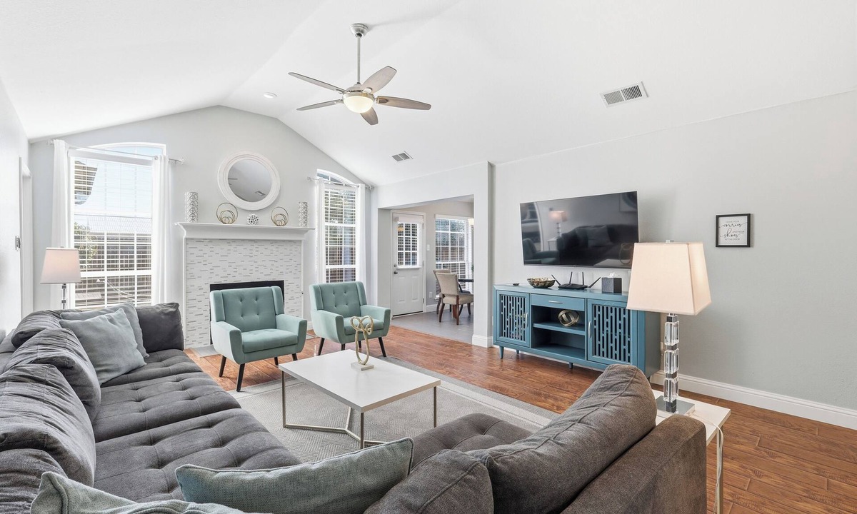 Flower Mound House | Perfect Flower Mound location- UPDATED 3 BR- Free EV Charging!