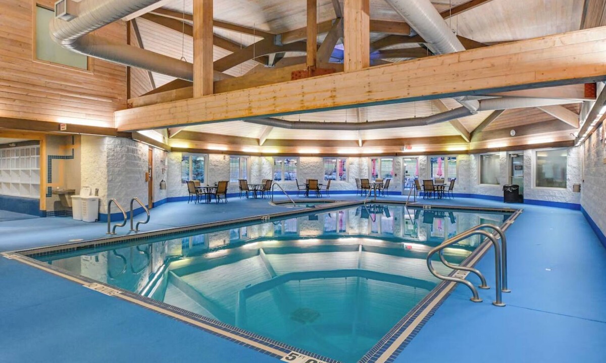 Iron Mountain Hotel | Perfect for Adventures- Experience Luxury Chalet | Explore & Unwind