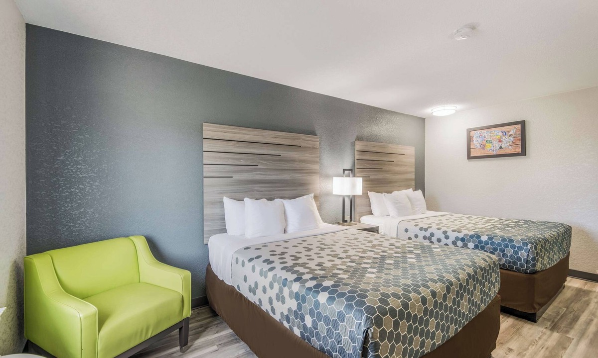Lovington Hotel | Perfect for Budget Conscious Traveler | 4 Rooms w/Free Parking