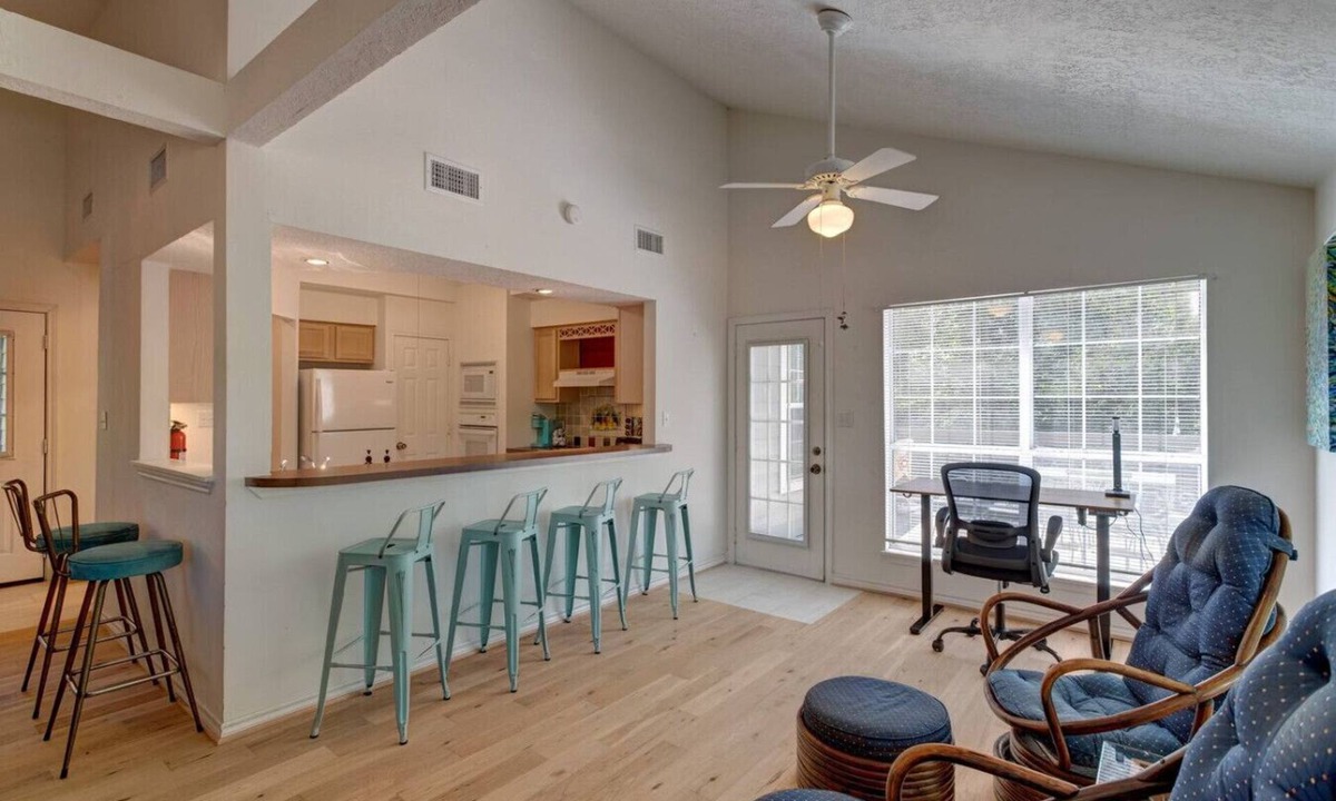 Tomball House | Perfect for Business Professionals
