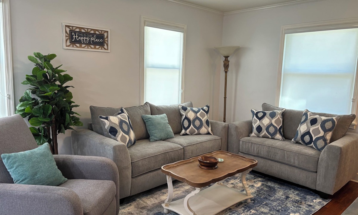 East Memphis House | Perfect for Business travelers -Midtown-locked parking