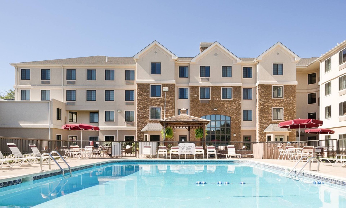 Christiana Condo | Perfect for Groups! | Pool + Gym + Free Breakfast