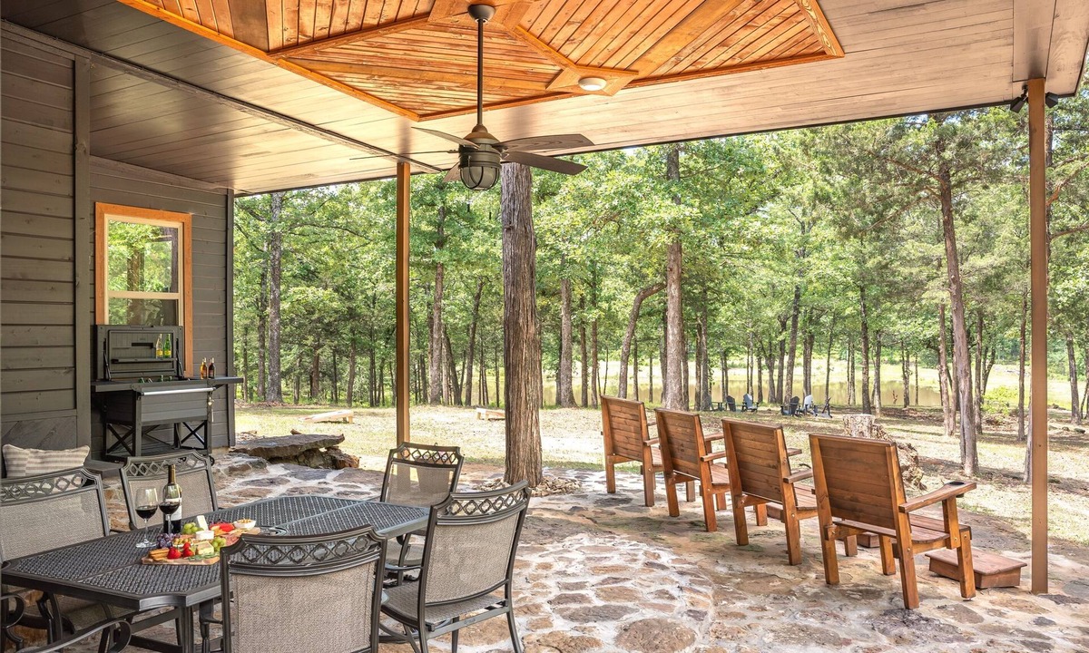 Van Zandt County House | Perfect for Large Groups- Hot tub | Kayaks