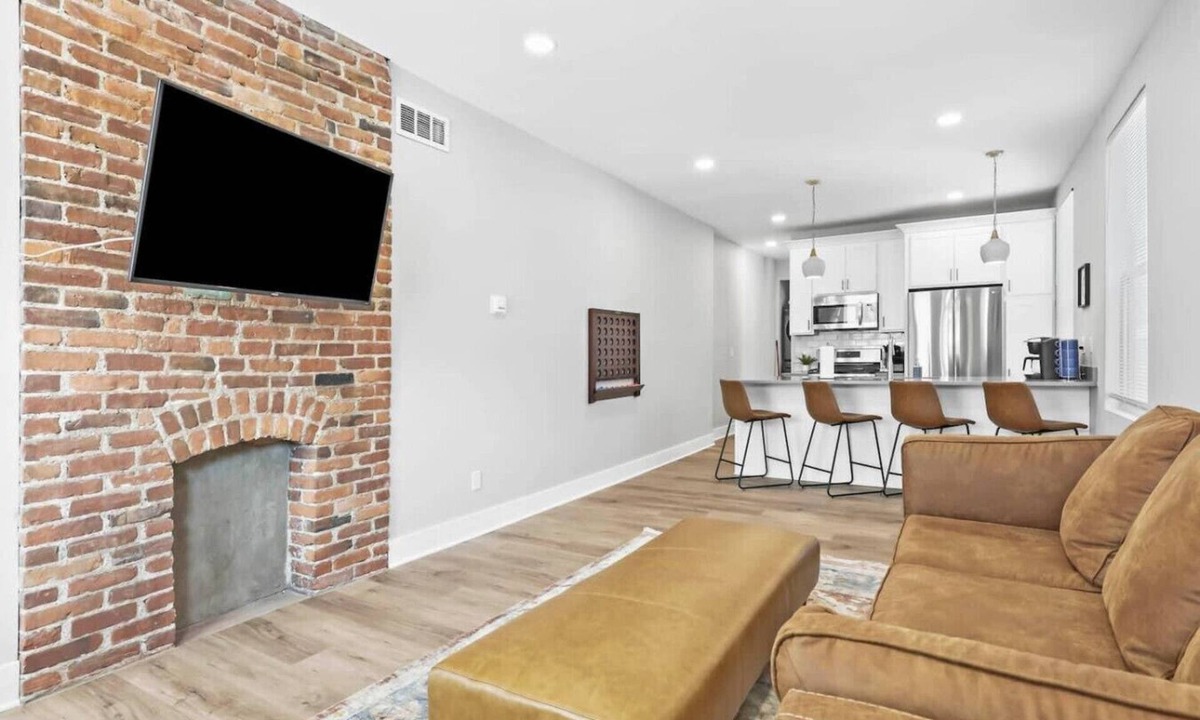 Livingston Park House | Perfect for larger groups + Hot Tub!