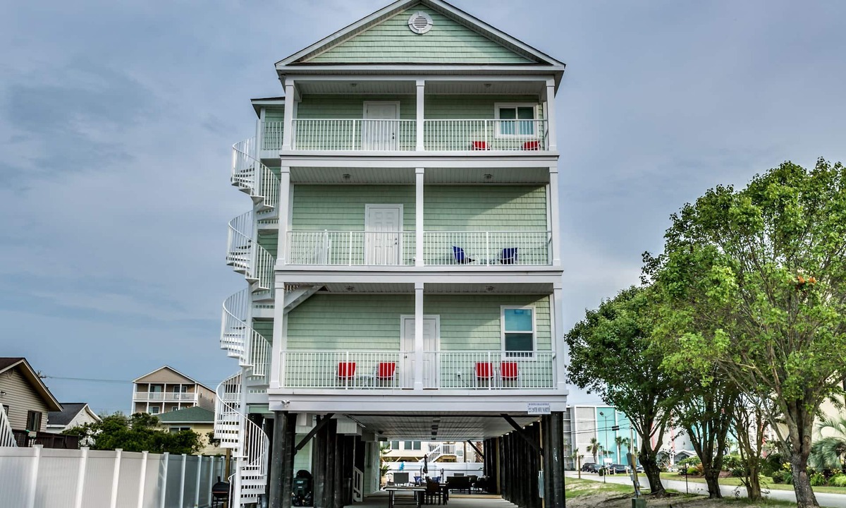 Cherry Grove Beach House | PERFECT GETAWAY, LUXURY AMENETIES+COMPLETE ENTERTAINMENT, HUGE GATHERING SPACES!