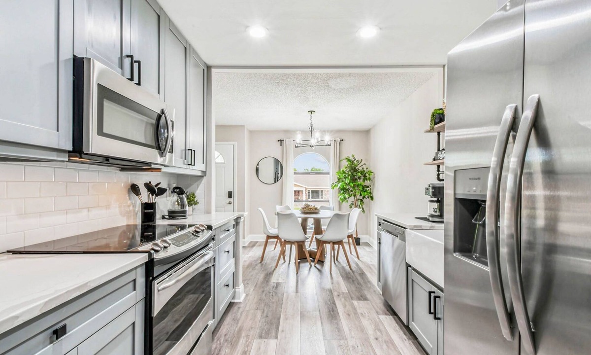 Port Tampa City House | Perfect Getaway!: Hot Tub, Lounge Deck & only 5 min to beach.