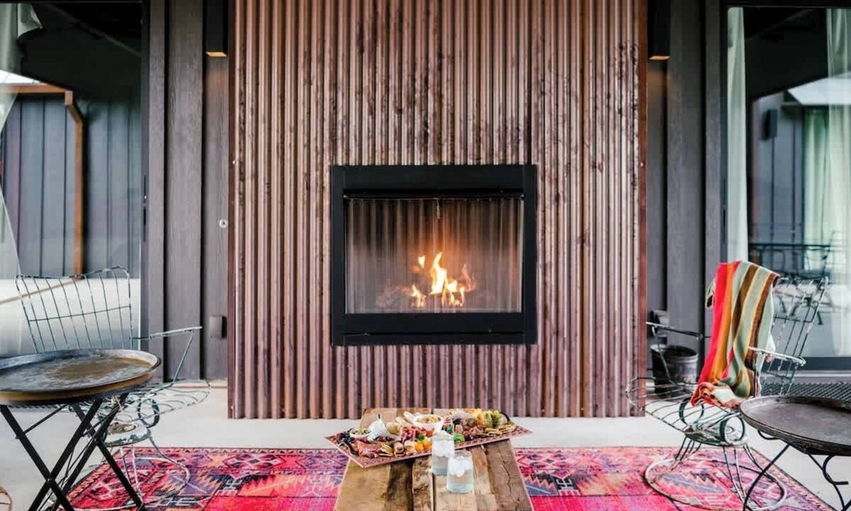 Burton House | Perfect Getaway Near RT | Sunset Views & Firelight
