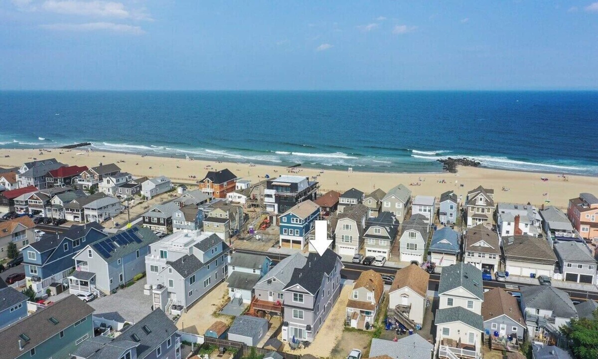 Manasquan House | Perfect Getaway – Steps from the Beach!