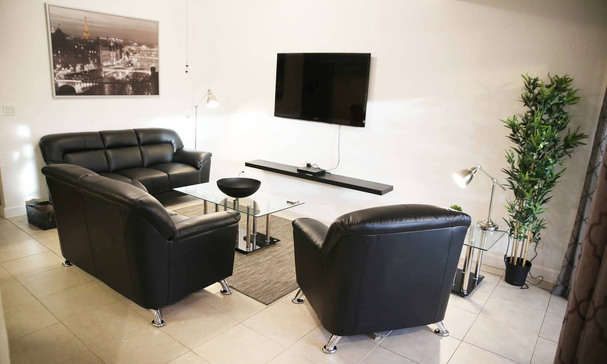 Wellington House | PERFECT HOME AWAY FROM HOME - CLOSE TO WEF
