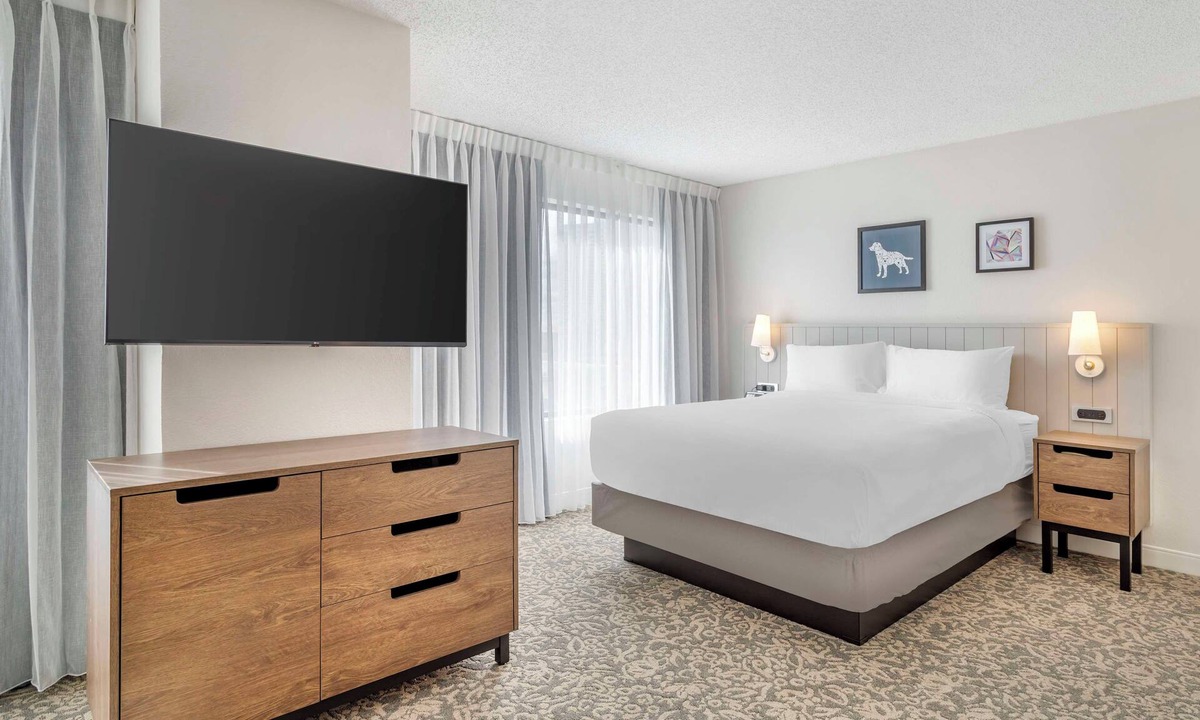 Downtown San Antonio Hotel | Perfect Home Base for Exploring Alamo City! Pet-Friendly! Free Buffet Breakfast!