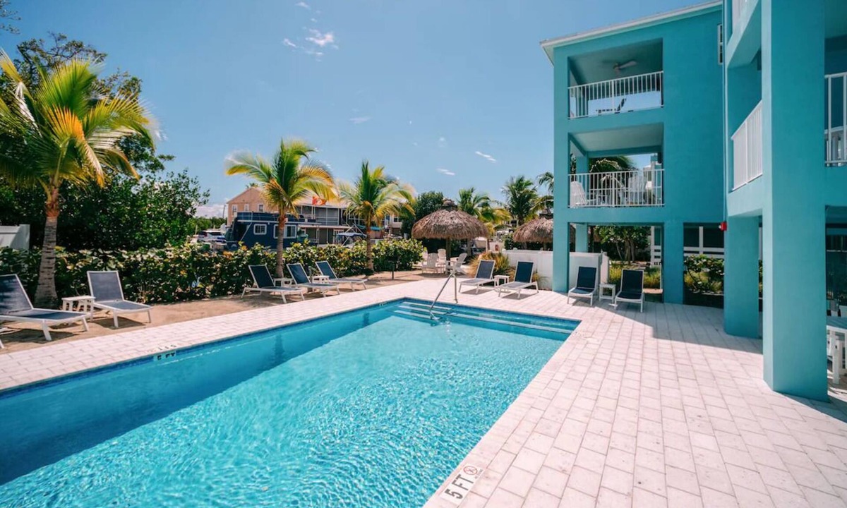Layton Hotel | Perfect Island Getaway! 2 Studio w/Kitchen & Resort amenities - Onsite Parking!
