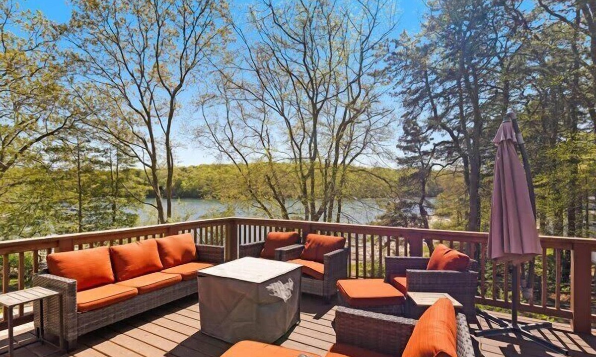 Sandwich House | Perfect Lakeview Family Retreat – Beach + Pool