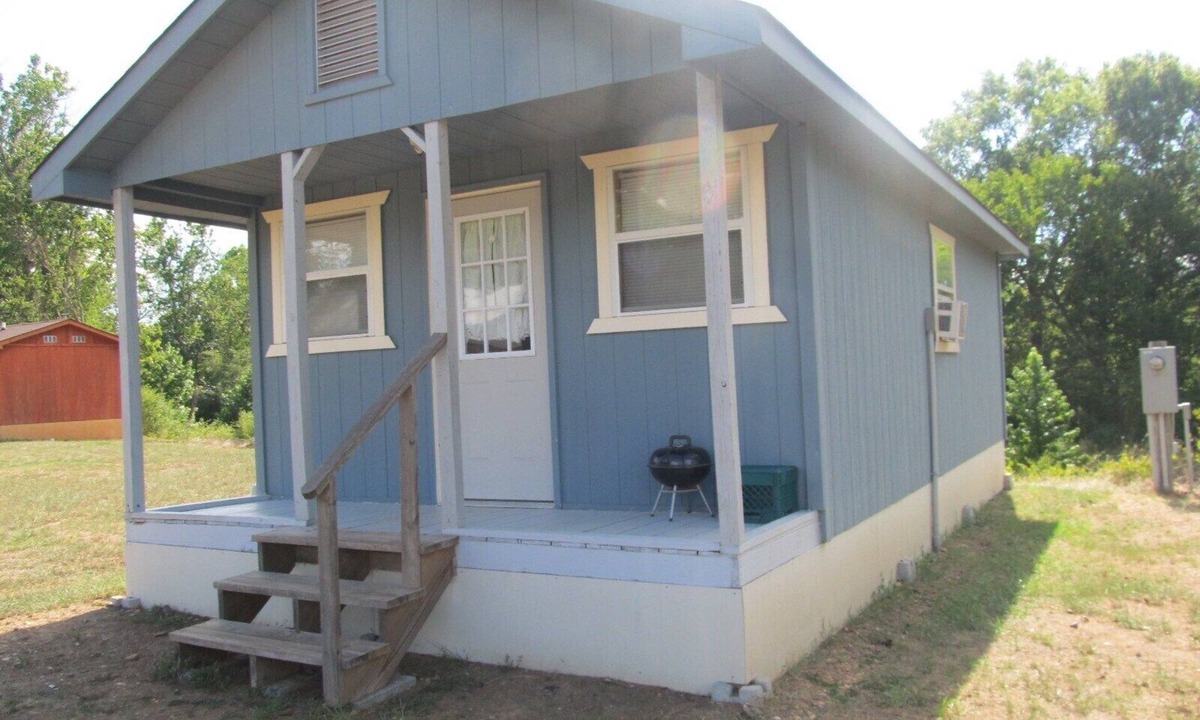 Murfreesboro Cottage | Perfect Location for Diamond Hunters! Pet Friendly!