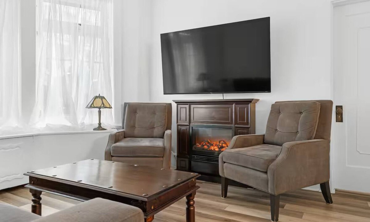 Haute-Ville Apartment | Perfect Location! Perfect Stay in Quebec City!nSuite Jardin
