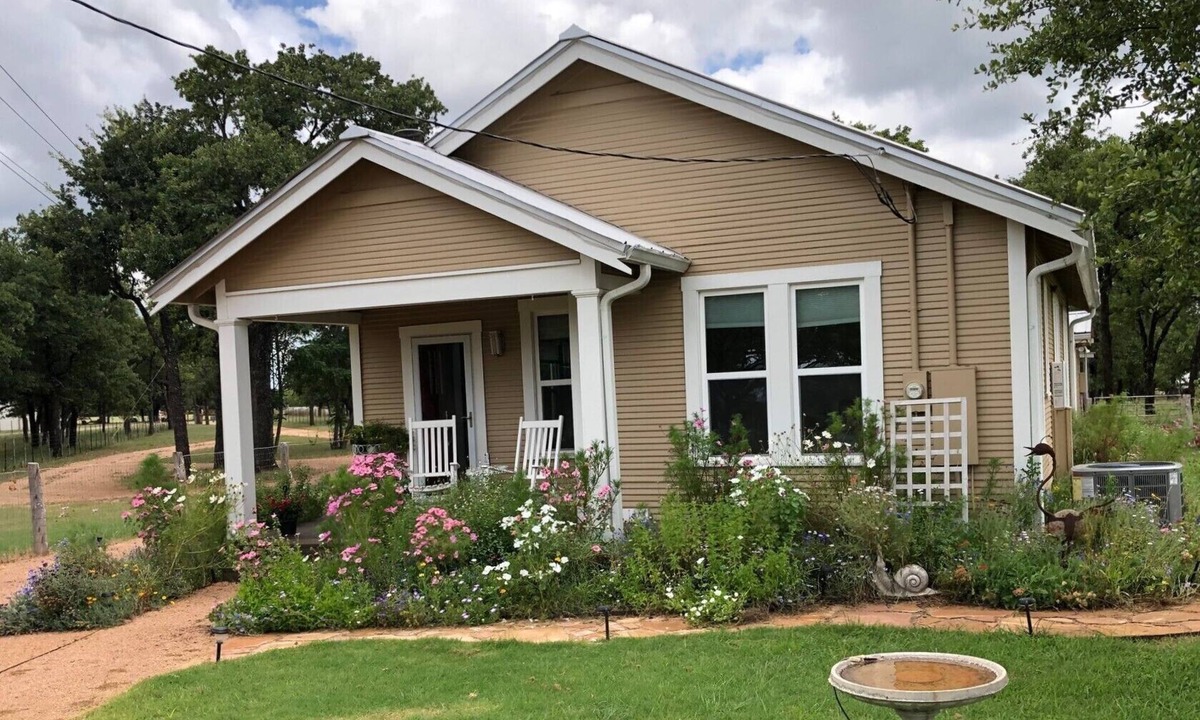 Fredericksburg House | Perfect Location 3 miles fr Main St with Wildlife, Hot Tub and 2 King Bed/Baths