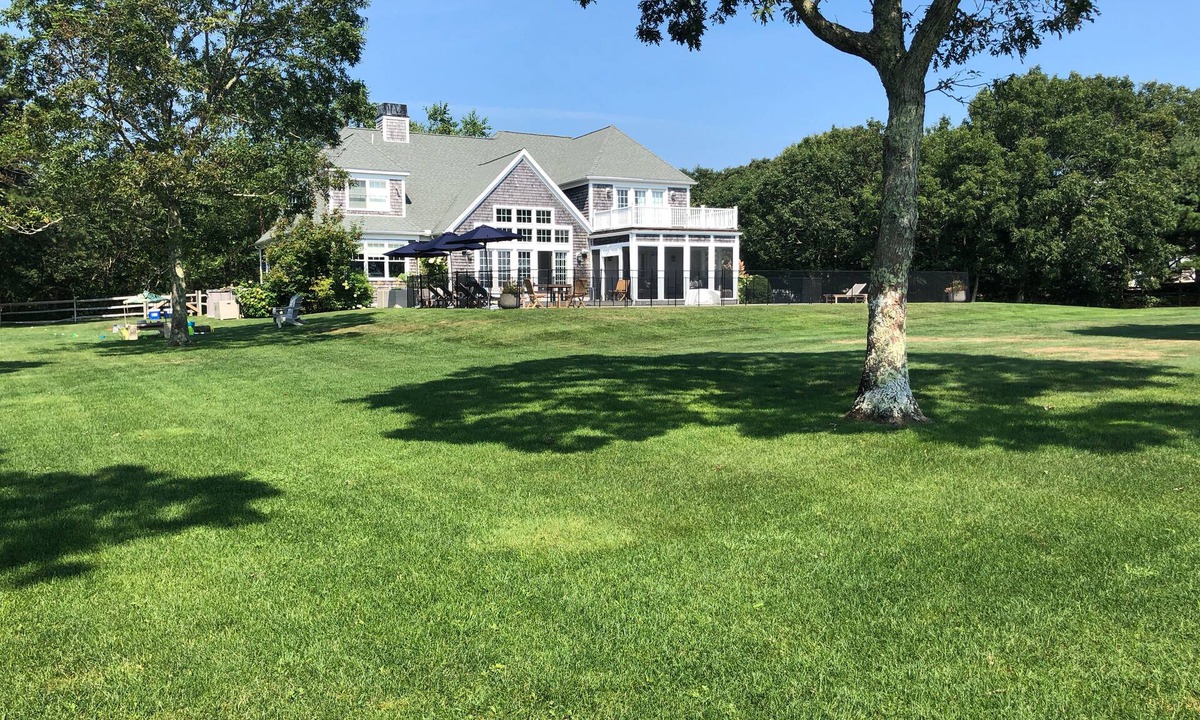 West Tisbury House | Perfect Luxury Vineyard Retreat