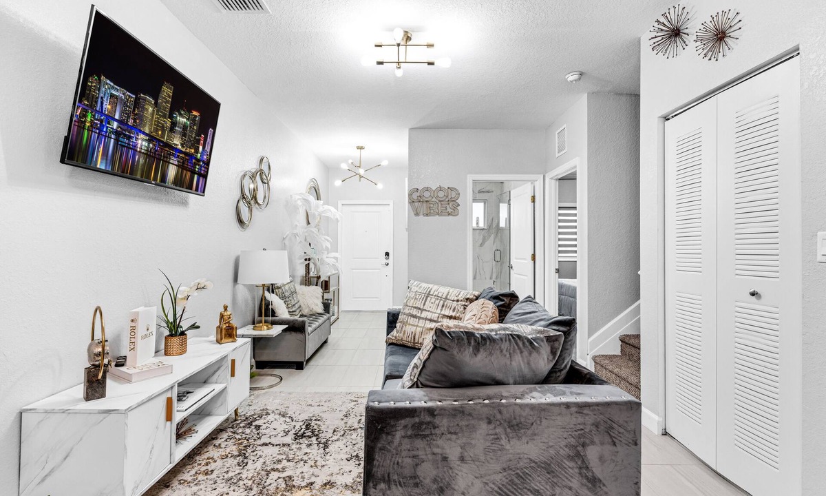 Florida City House | Perfect Oasis (Mint)