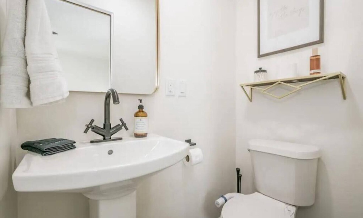 Dumas House | Perfect Peach with Game Room