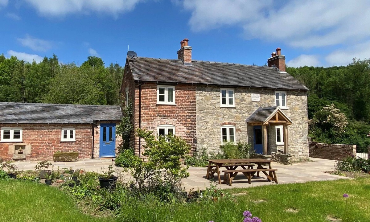 Newton Grange Cottage | Perfect Peak District Cottage