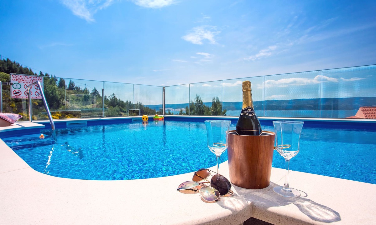 Stanici Apartment | Perfect sea view apartment with private and heated pool!