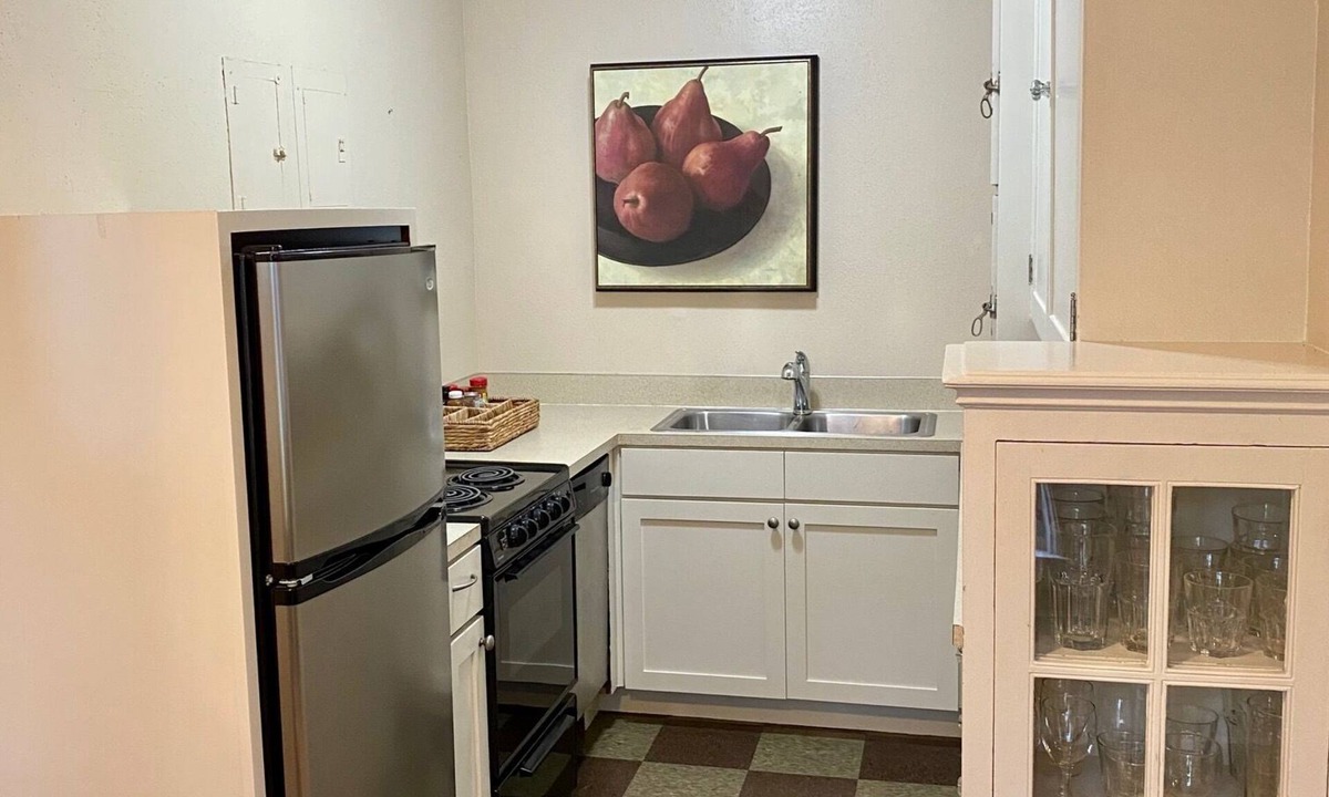 University District Apartment | Perfect Seattle Location - huge one bedroom