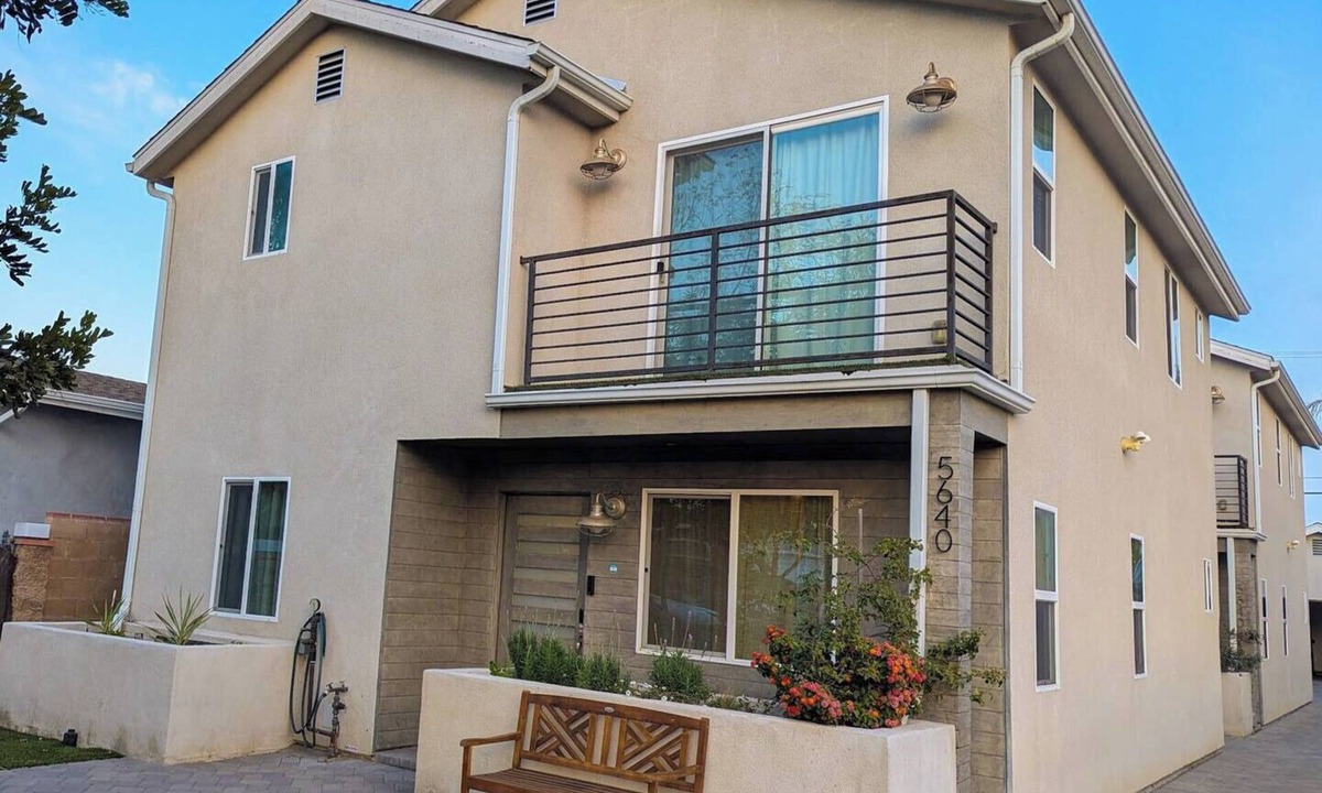 NoHo Arts District House | Perfect stay for Universal Studios!