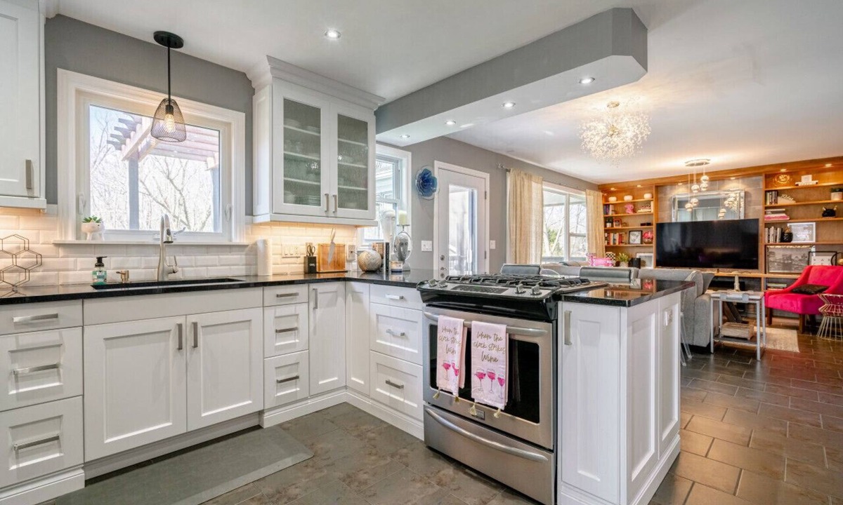 Kingsville House | Perfect Trendy 2 Bdrm Home in Wine Country