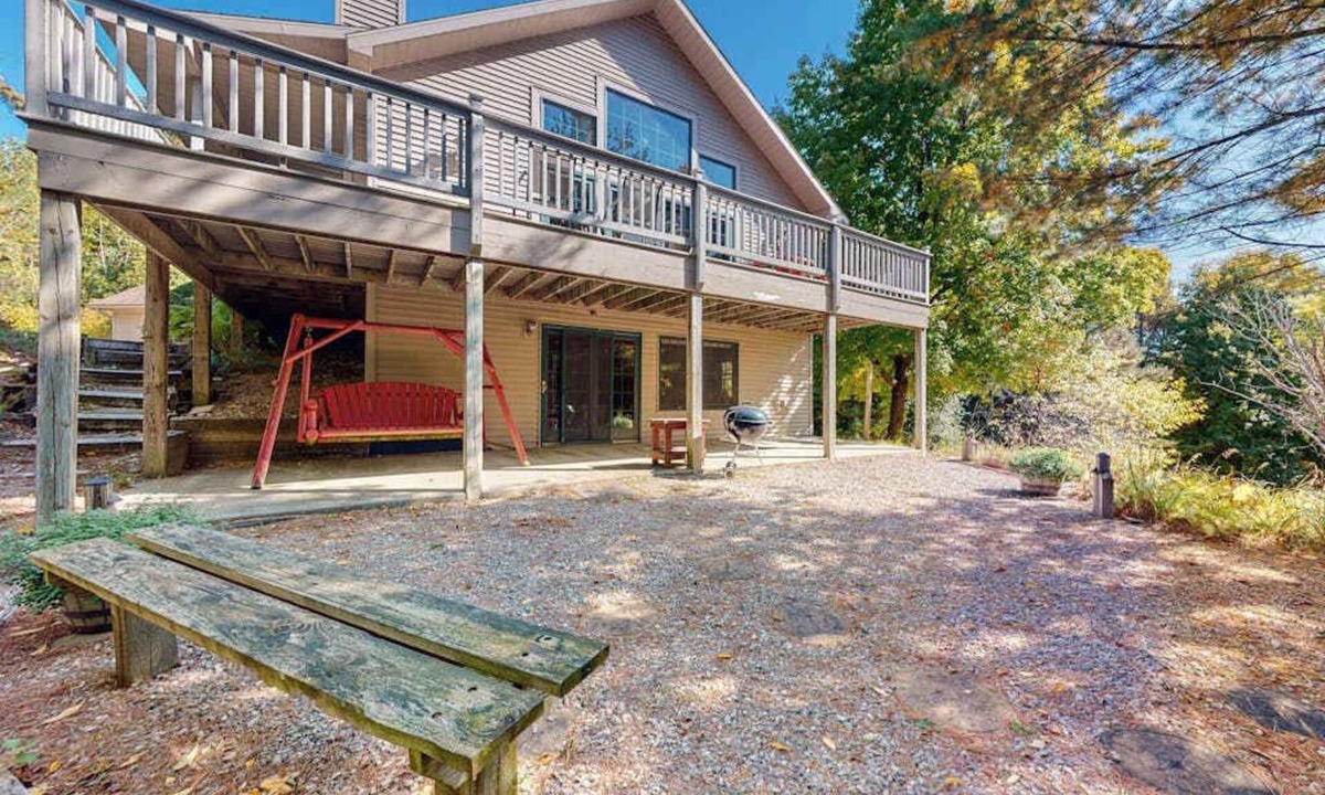 Empire House | Perfect 'up north' home near Sleeping Bear Dunes & Lake Michigan, deck, W/D