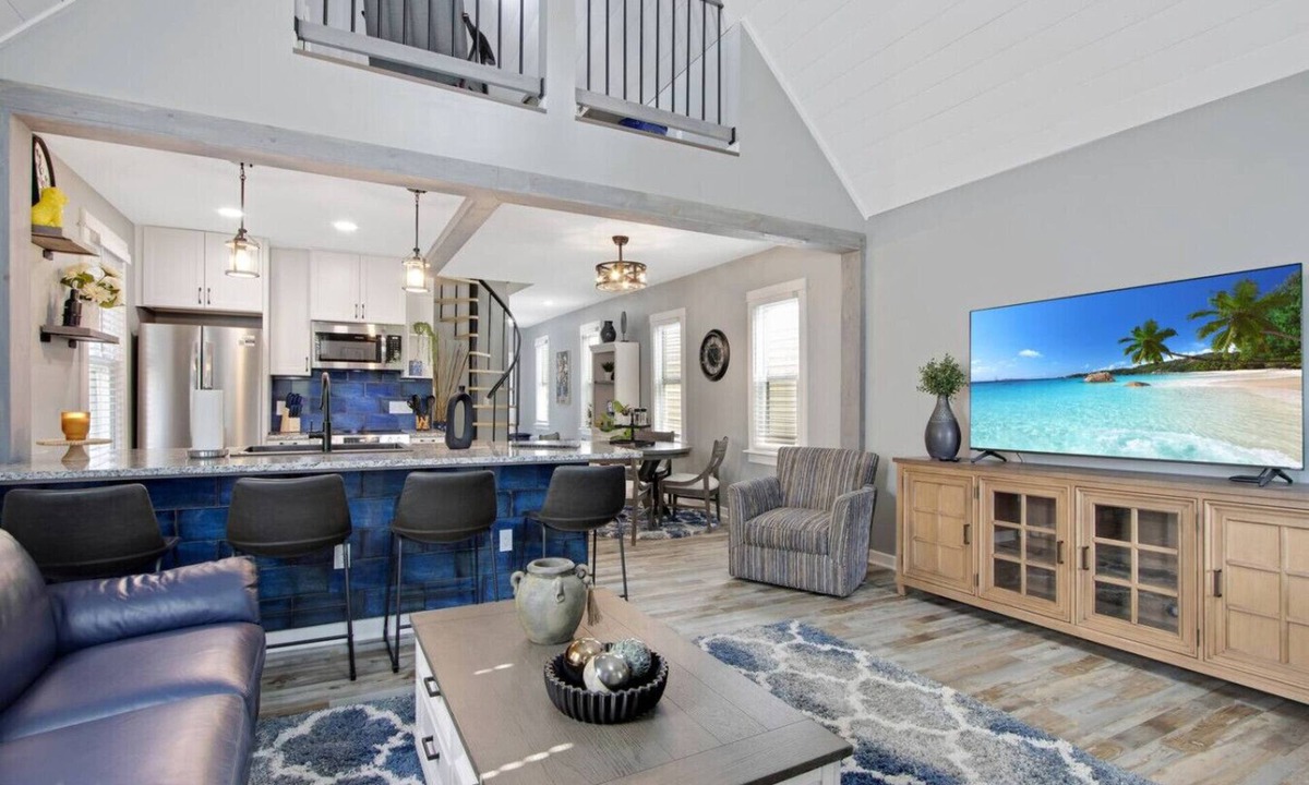 Lancaster House | *Perfect Vacation* Cozy Lancaster Village Bungalow