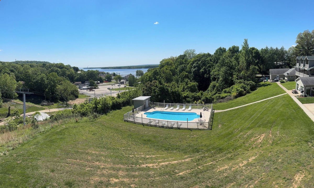 Grafton Condo | Perfect Weekend Getaway! Condo With Great River Views! Pool!