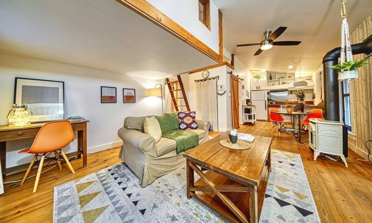 Ayers Cliff Apartment | Perfect Winter Weekend Loft in the ❤️ of the Eastern Townships