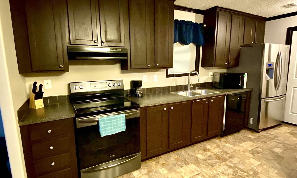 Sunshine House | Perfectly Located 3BR/2BA : 5 mins from Dow !