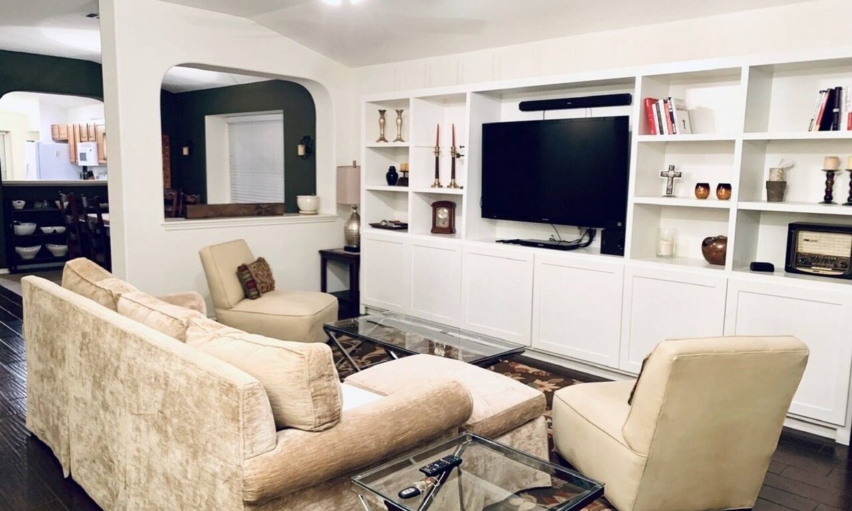 Universal City House | Perfectly located 3BR (no steps) - sleeps up to 7