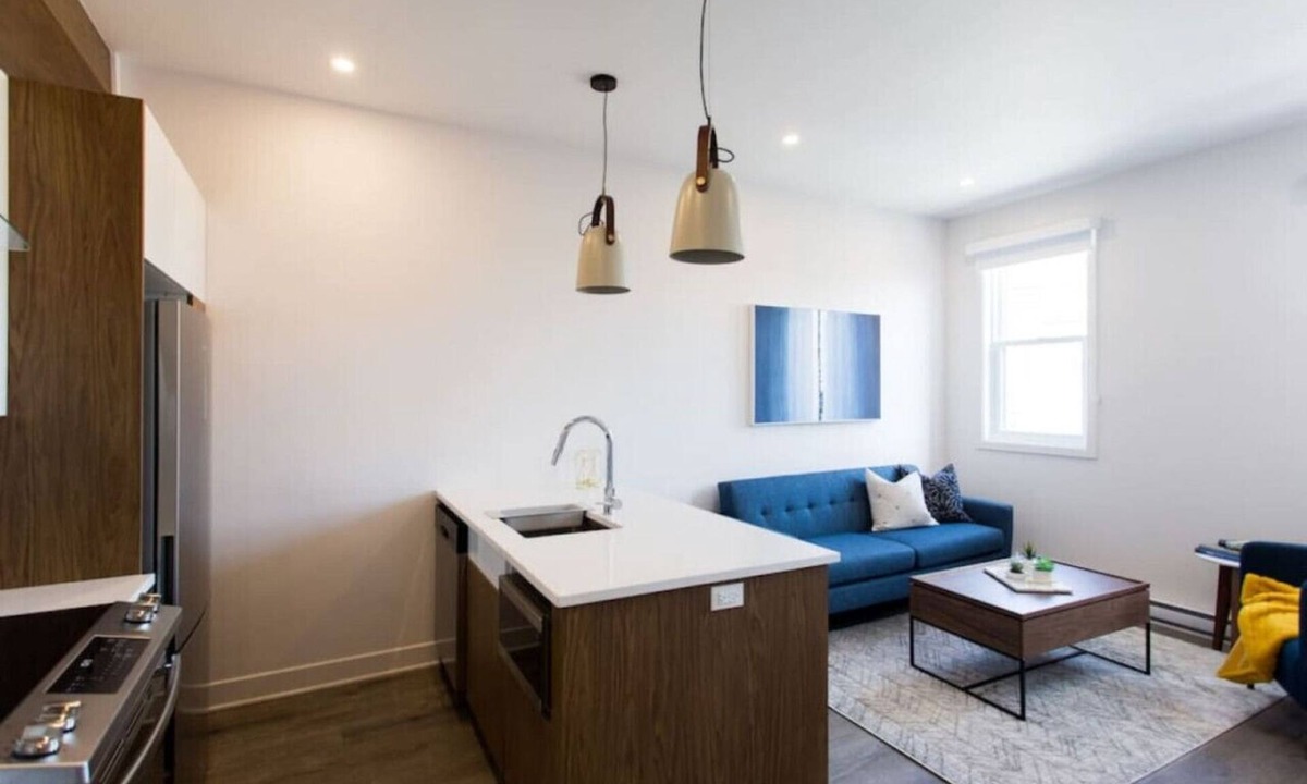 Mile End Apartment | Perfectly Located Mile End 2 Bdr Unit by Denstays