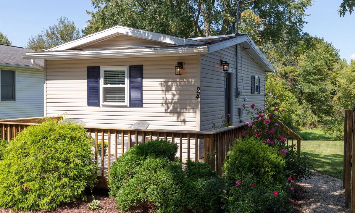 Ashland House | Perfectly Petite!