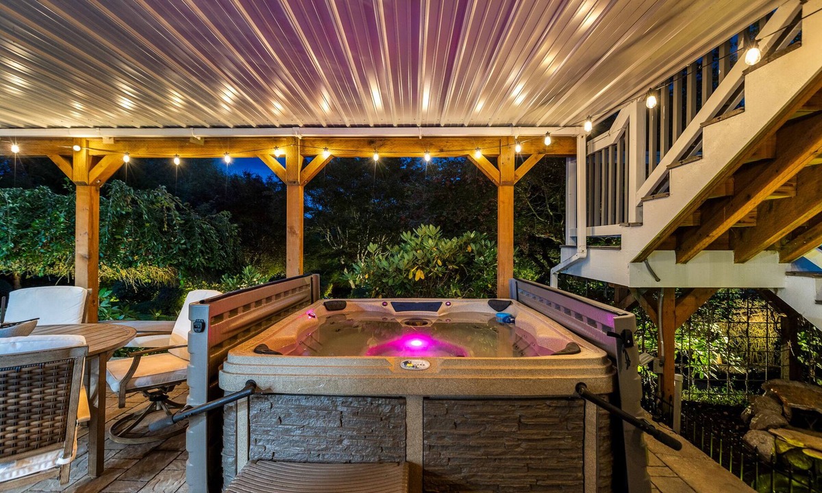 Snohomish House | Perfectly placed between downtown Snohomish & golf course!