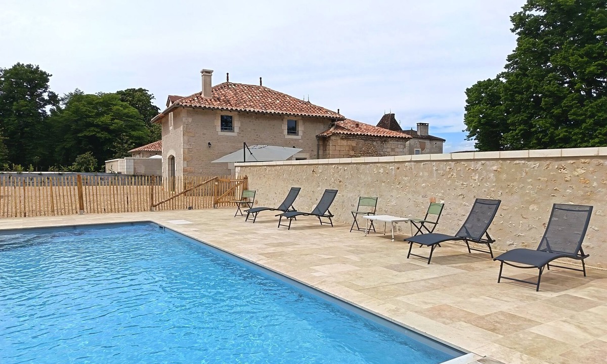Saint-Pierre-de-Cole House | Périgord. Gite sleeps 8 or 12, private heated pool, space and serenity.