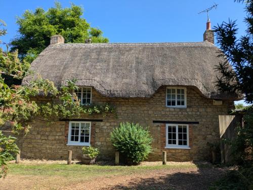 Towcester House | Period Thatched Cottage Towcester