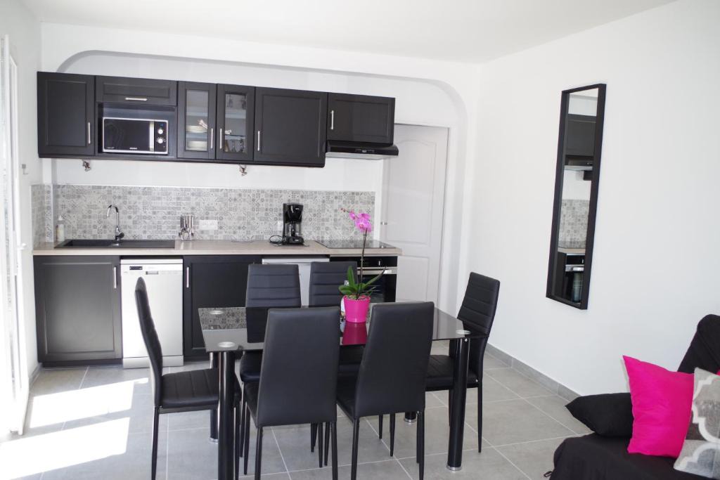 Nazelles-Negron Apartment | Perreux