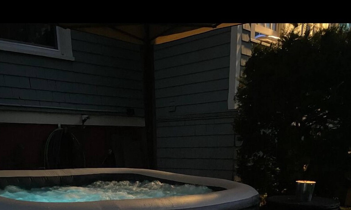 New Britain House | Personal Lounge Experience