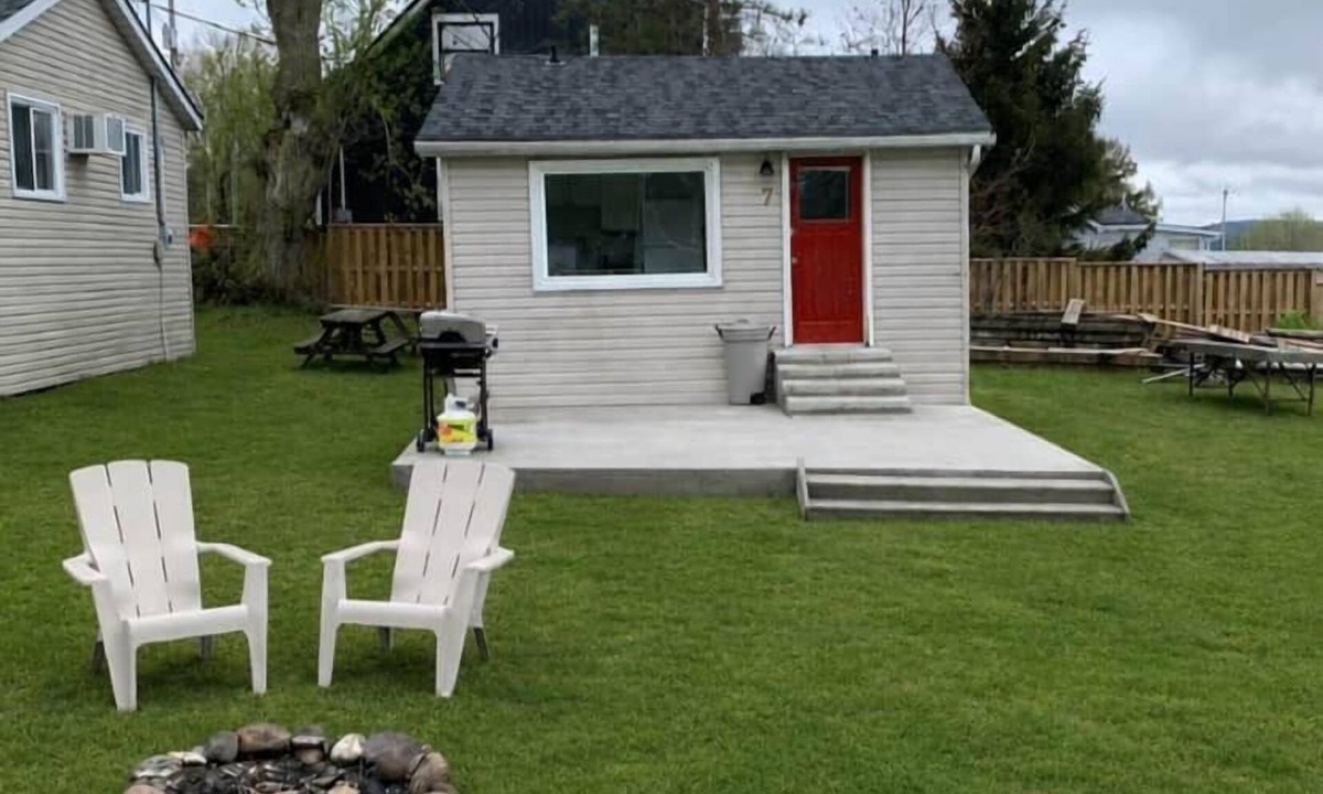 Hamilton Township House | Peru - Cottage # 7 (Lakeside)