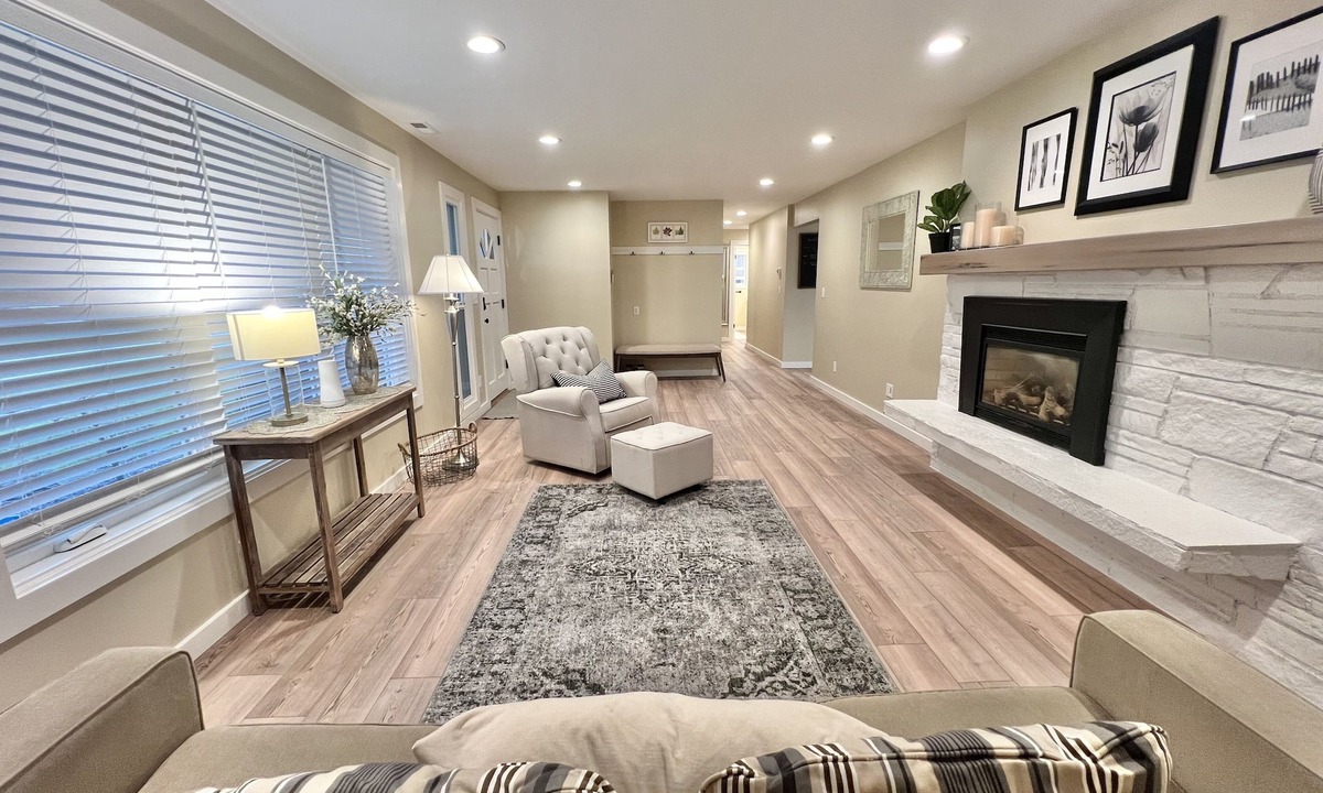 Mount Vernon House | Pet & Family Friendly, Comfortable, Convenient