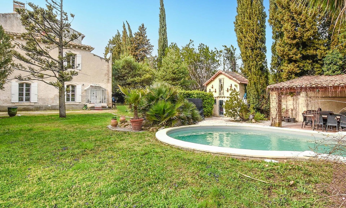 Entraigues-sur-la-Sorgue House | Pet friendly home in Entraigues-sur-la-Sorg