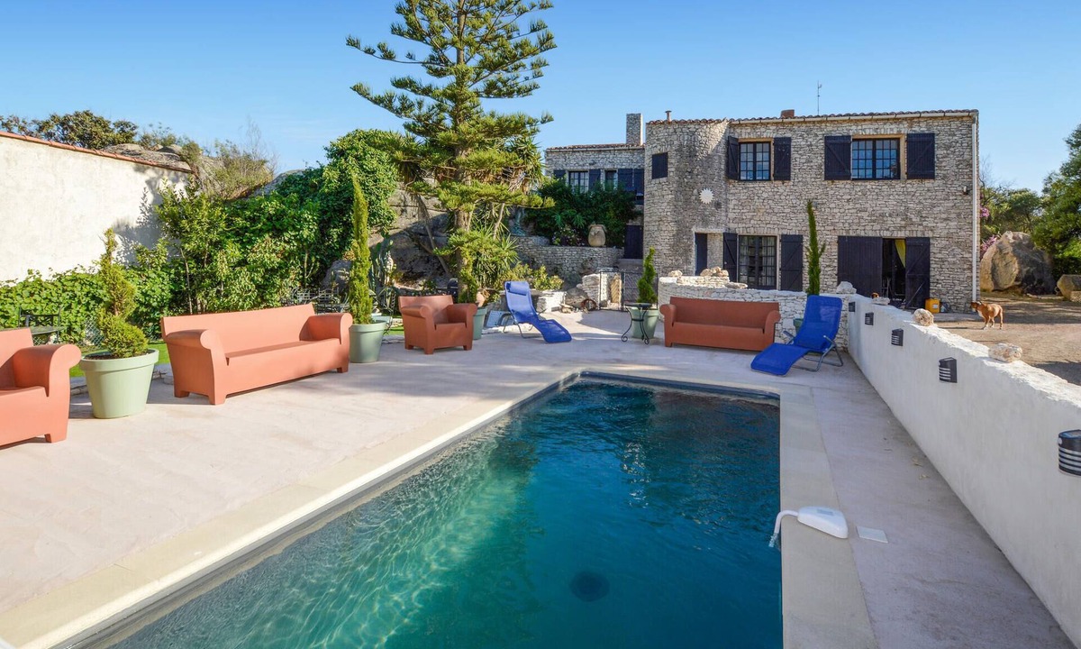 Pianotolli-Caldarello Apartment | Pet friendly apartment