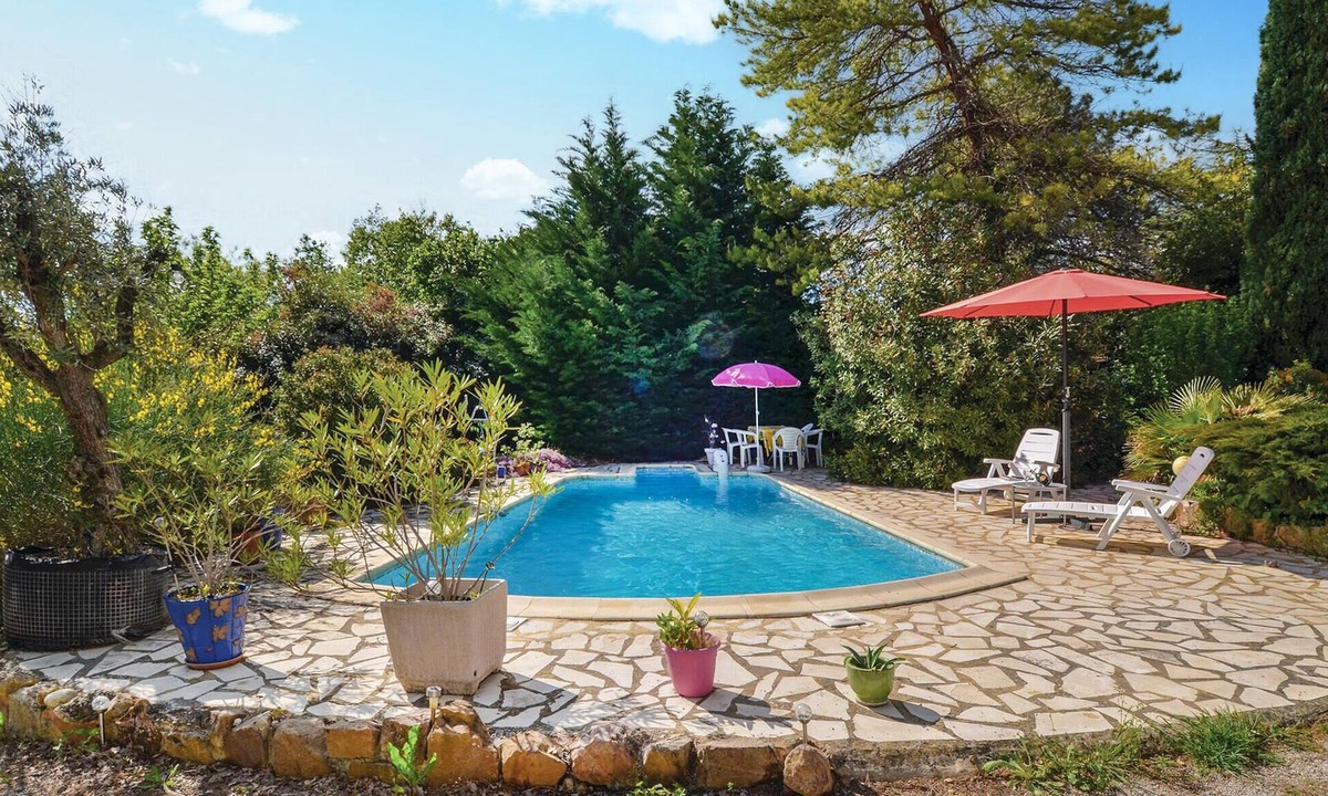 Saint-Julien-de-Peyrolas House | Pet friendly home in St Julien de Peyrolas