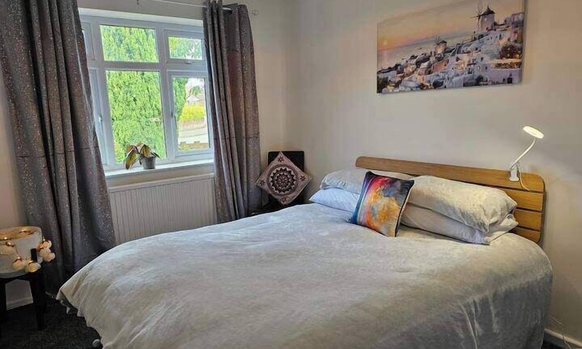 Tunstall House | Pet Friendly - 2 Bedrooms - 4 Guests - Parking
