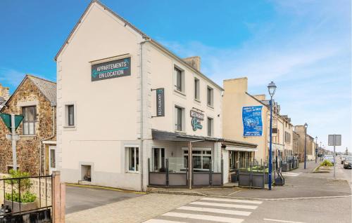 Saint-Benoit-des-Ondes Apartment | Pet Friendly Apartment