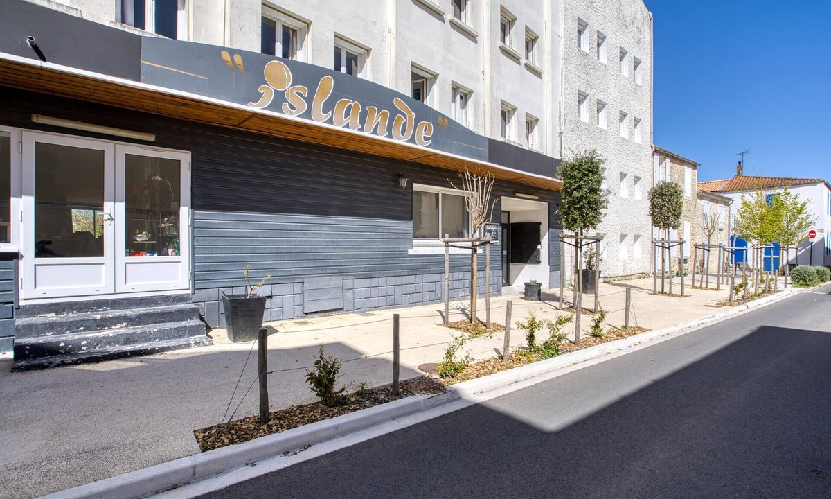 Le Chateau-d'Oleron Apartment | Pet friendly apartment